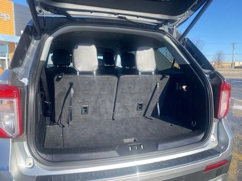 Used 2023 Ford Explorer Limited image 12