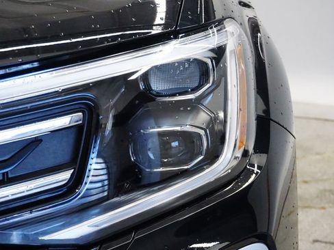 Used 2024 Volkswagen Atlas Peak Edition SE image 11