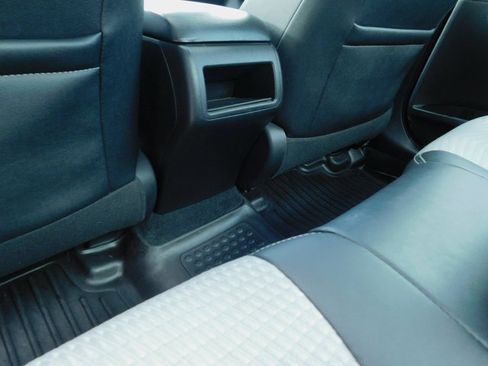 Used 2012 Toyota Camry SE image 19