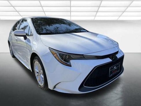 Used 2022 Toyota Corolla XLE image 3