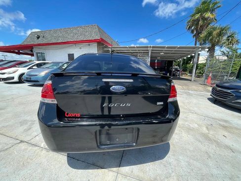 Used 2011 Ford Focus SES FWD image 3