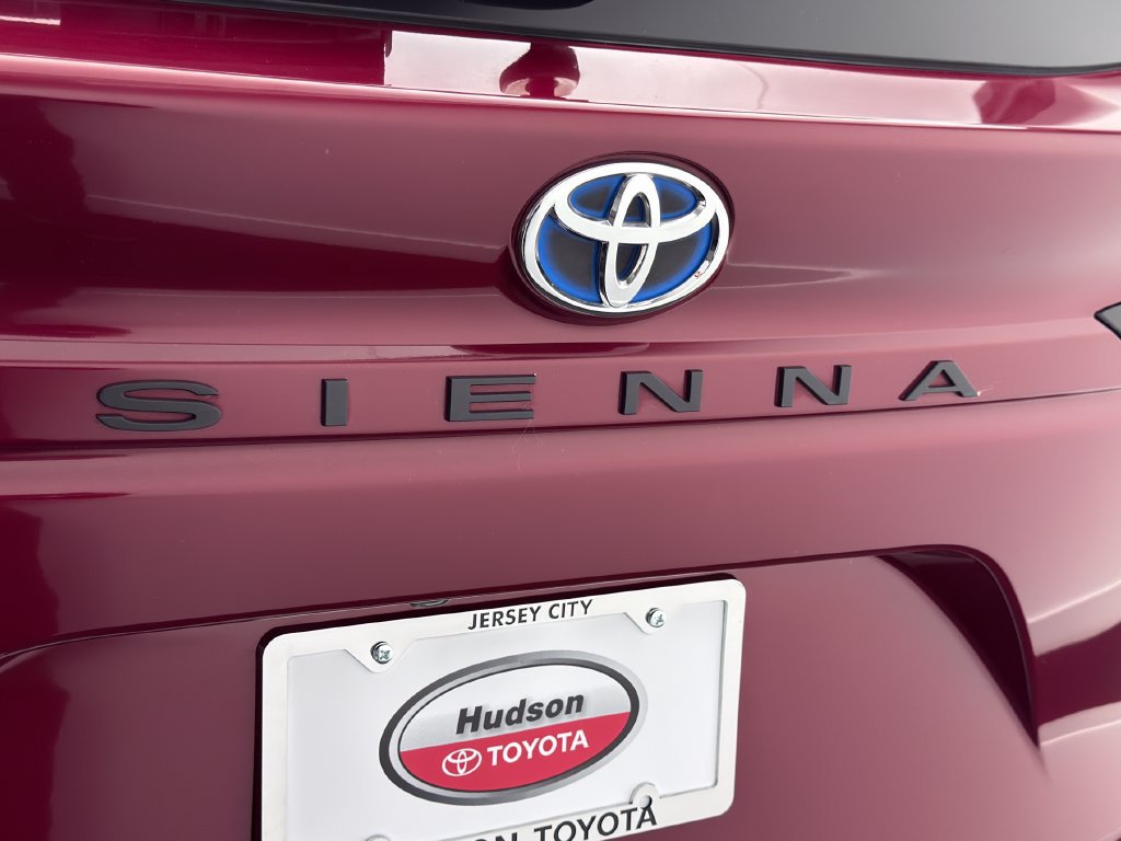 Used 2025 Toyota Sienna XLE w/ XLE Plus Package AWD/4WD image 11