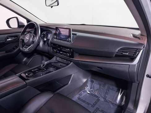 Certified 2022 Nissan Rogue SV w/ SV Premium Package AWD/4WD image 15