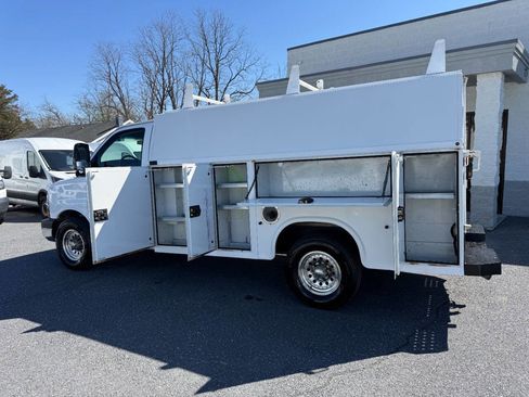 Used 2010 Chevrolet Express 3500 image 8