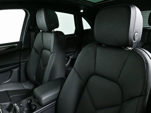 New 2025 Porsche Macan image 5