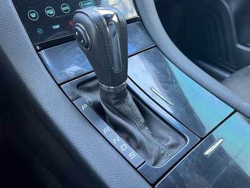 Used 2015 Ford Taurus Limited w/ Equipment Group 301A FWD image 29