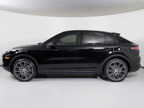 Used 2021 Porsche Cayenne Coupe image 3