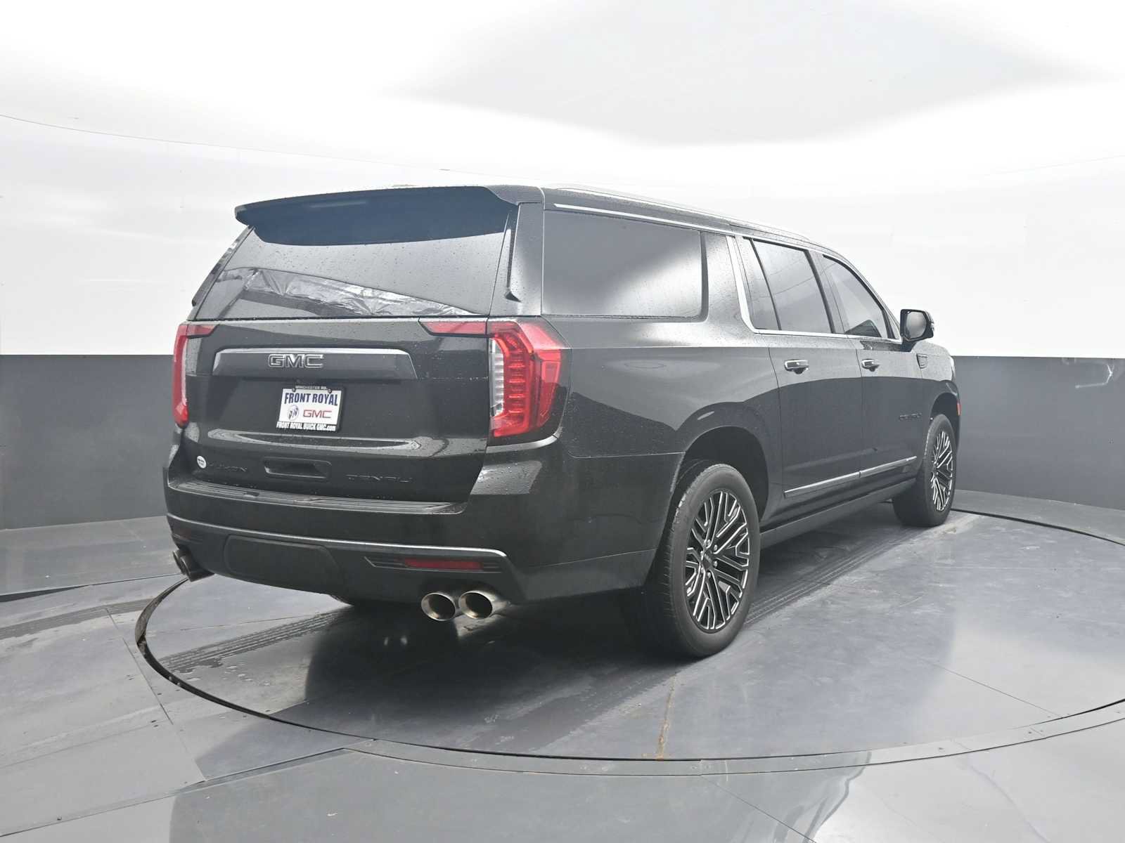 Used 2023 GMC Yukon XL Denali Ultimate AWD/4WD image 7