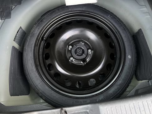 Used 2016 Chevrolet Sonic LT w/ Fun and Sun Package image 27