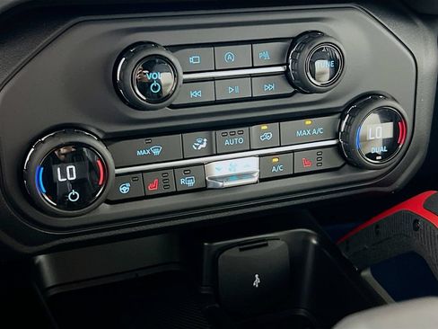 New 2026 Ford Bronco Outer Banks w/ Sasquatch Package AWD/4WD image 9