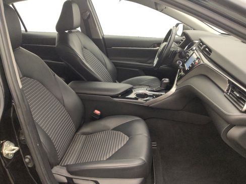 Used 2020 Toyota Camry SE image 21
