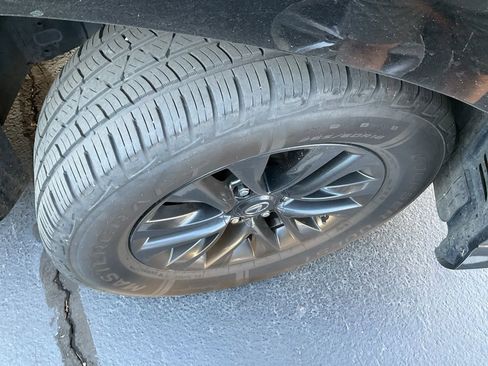 Used 2020 Lexus GX 460 Premium w/ Premium Package image 2