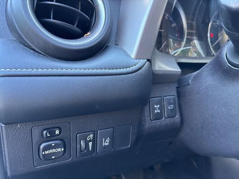 Used 2018 Toyota RAV4 Limited image 9