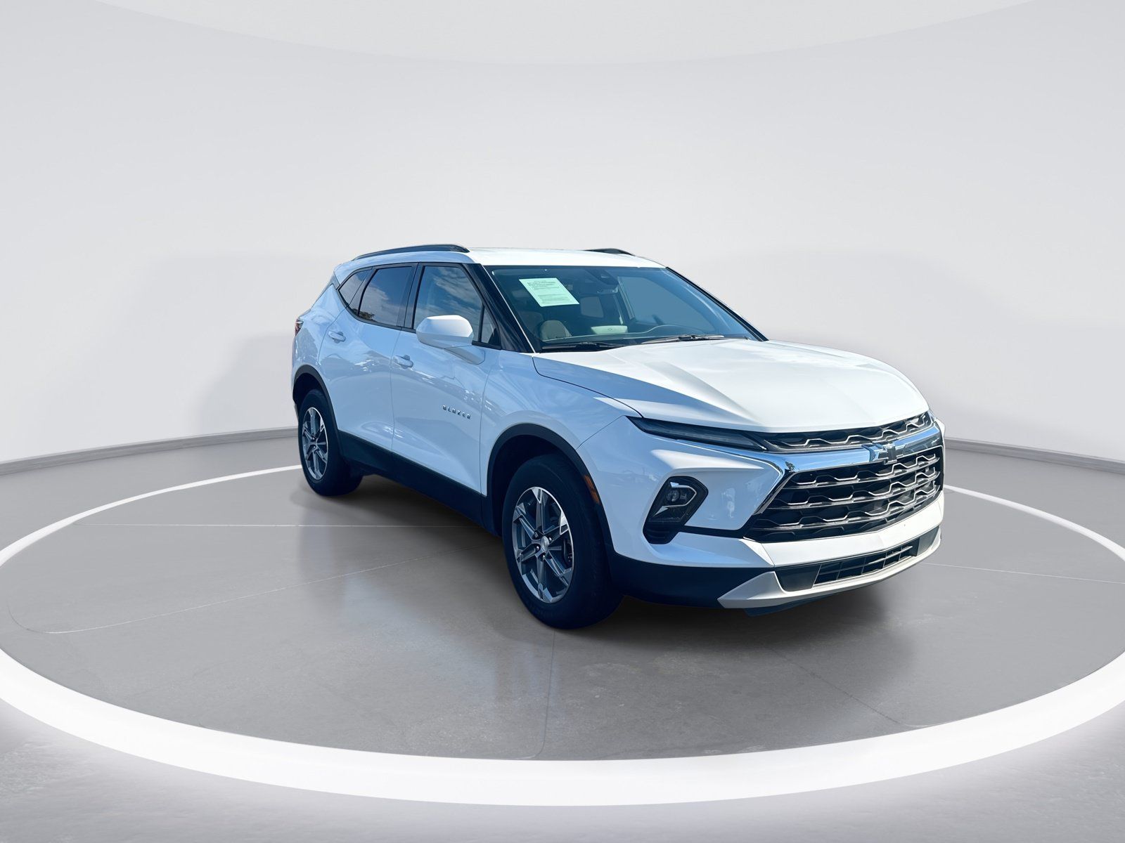 Used 2024 Chevrolet Blazer LT w/ Convenience Package FWD image 2