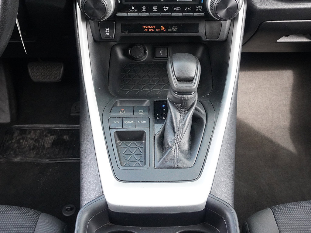 Used 2020 Toyota RAV4 LE FWD image 38