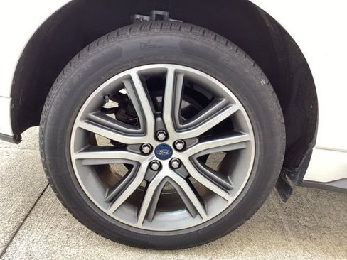 Used 2019 Ford Edge Titanium w/ Equipment Group 301A AWD/4WD image 8
