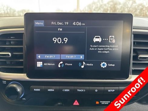 Used 2023 Hyundai Venue SEL image 17