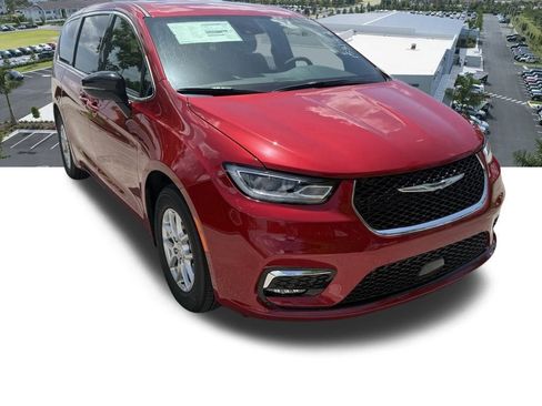 New 2026 Chrysler Pacifica Select image 2