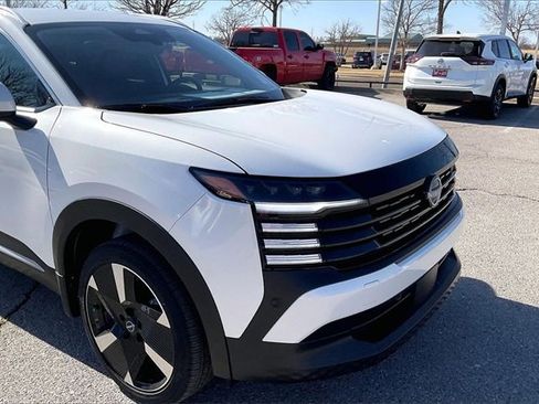 Certified 2025 Nissan Kicks SR image 27