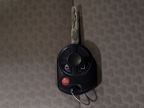 Used 2017 Ford Escape SE image 32