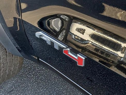 Used 2024 GMC Canyon AT4 w/ Technology Package AWD/4WD image 19