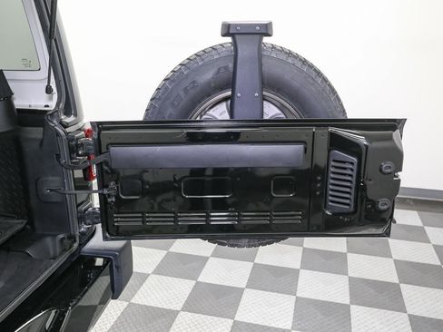 Used 2016 Jeep Wrangler Unlimited Sahara w/ Dual Top Group AWD/4WD image 12