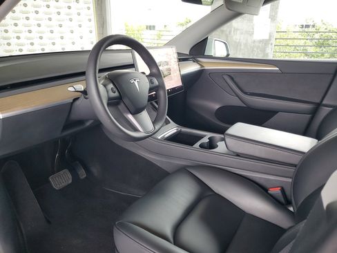 Used 2023 Tesla Model Y Long Range image 16