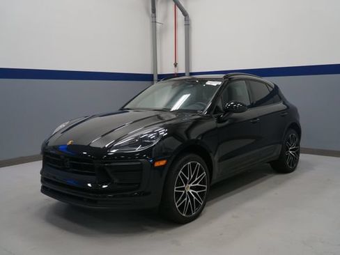 Certified 2026 Porsche Macan AWD/4WD image 1