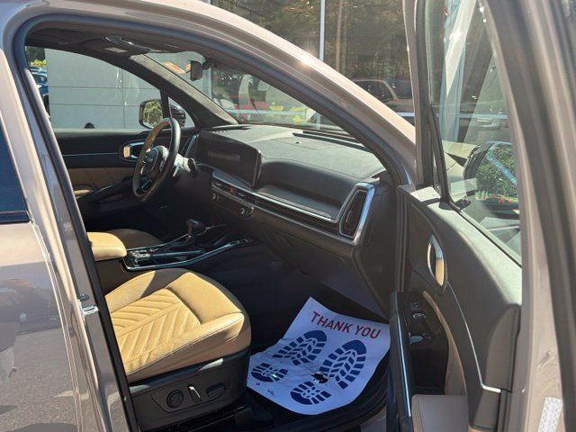 Used 2025 Kia Sorento SX Prestige w/ Olive Brown Leather Package AWD/4WD image 30