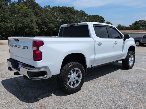 Used 2021 Chevrolet Silverado 1500 LT w/ Z71 Off-Road Package AWD/4WD image 3