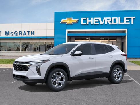 New 2026 Chevrolet Trax LS w/ LS Convenience Package FWD image 2
