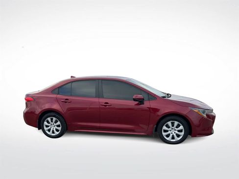 Used 2022 Toyota Corolla LE image 2