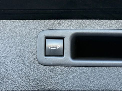 Used 2022 Toyota Highlander XLE image 16