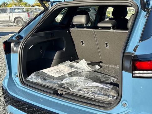 New 2026 Volkswagen Tiguan SE R-Line image 16