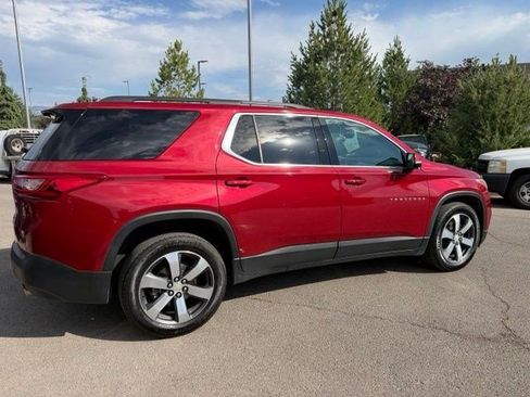 Used 2020 Chevrolet Traverse LT w/ LT Premium Package AWD/4WD image 4