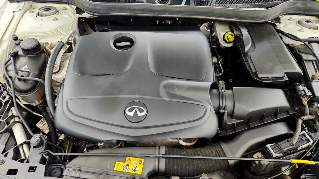 Used 2018 INFINITI QX30 AWD w/ Cargo Package image 27