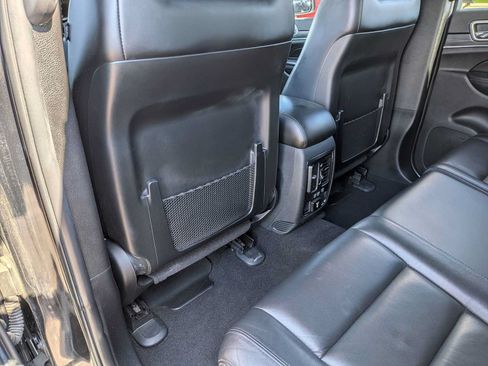 Used 2020 Jeep Grand Cherokee Limited AWD/4WD image 16