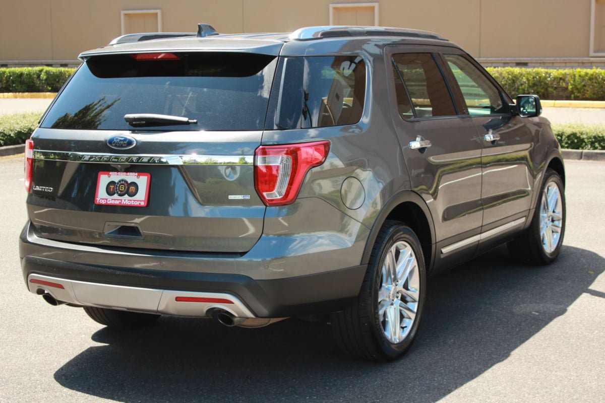 Used 2017 Ford Explorer Limited w/ Class II Trailer Tow Package AWD/4WD image 6