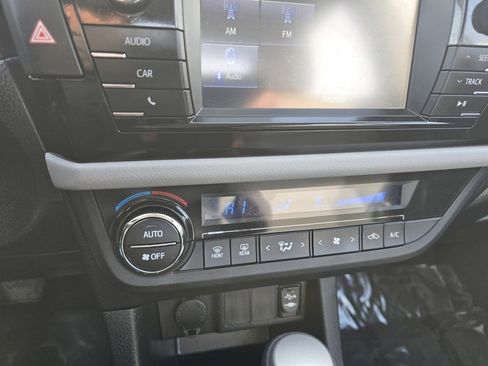 Used 2015 Toyota Corolla LE image 22