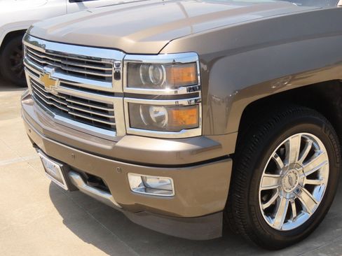 Used 2015 Chevrolet Silverado 1500 High Country w/ High Country Premium Package RWD image 3