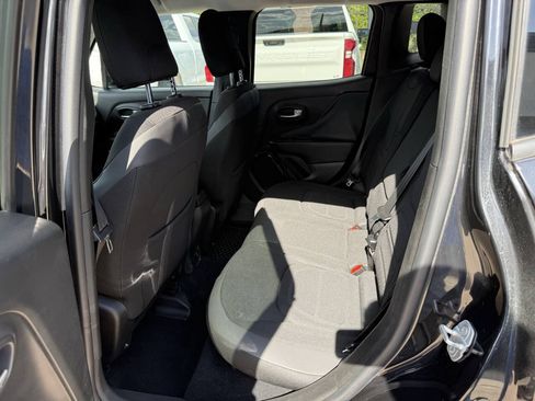 Used 2016 Jeep Renegade Latitude AWD/4WD image 13