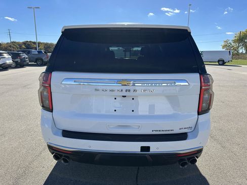 Used 2023 Chevrolet Suburban Premier image 4
