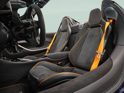 Used 2025 McLaren Artura Spider RWD image 11