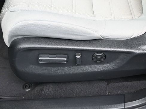 Used 2018 Honda CR-V EX image 16