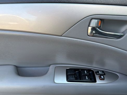 Used 2005 Toyota Avalon XL FWD image 12