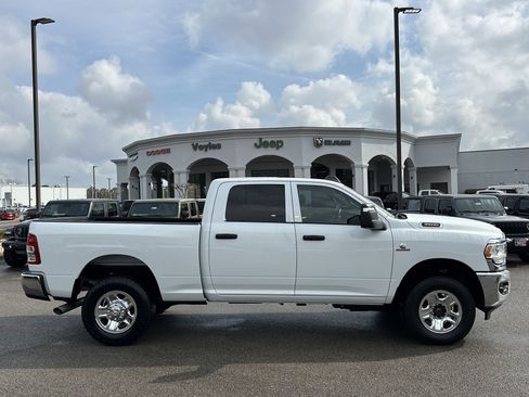 Used 2024 RAM 3500 Tradesman w/ Chrome Appearance Group image 8