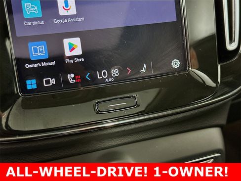 Used 2025 Volvo XC40 B5 Core image 19