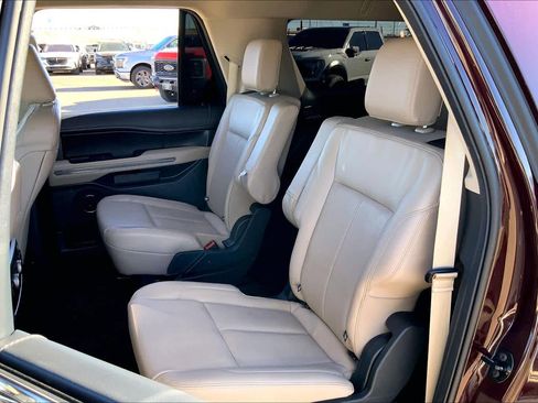 Used 2024 Ford Expedition Max XLT image 20