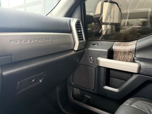 Used 2017 Ford F250 Lariat w/ Lariat Value Package image 13