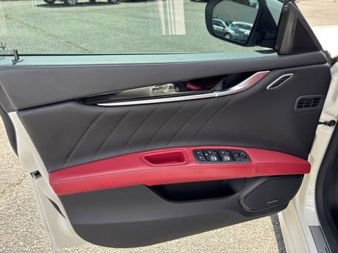 Used 2021 Maserati Ghibli S GranSport image 22